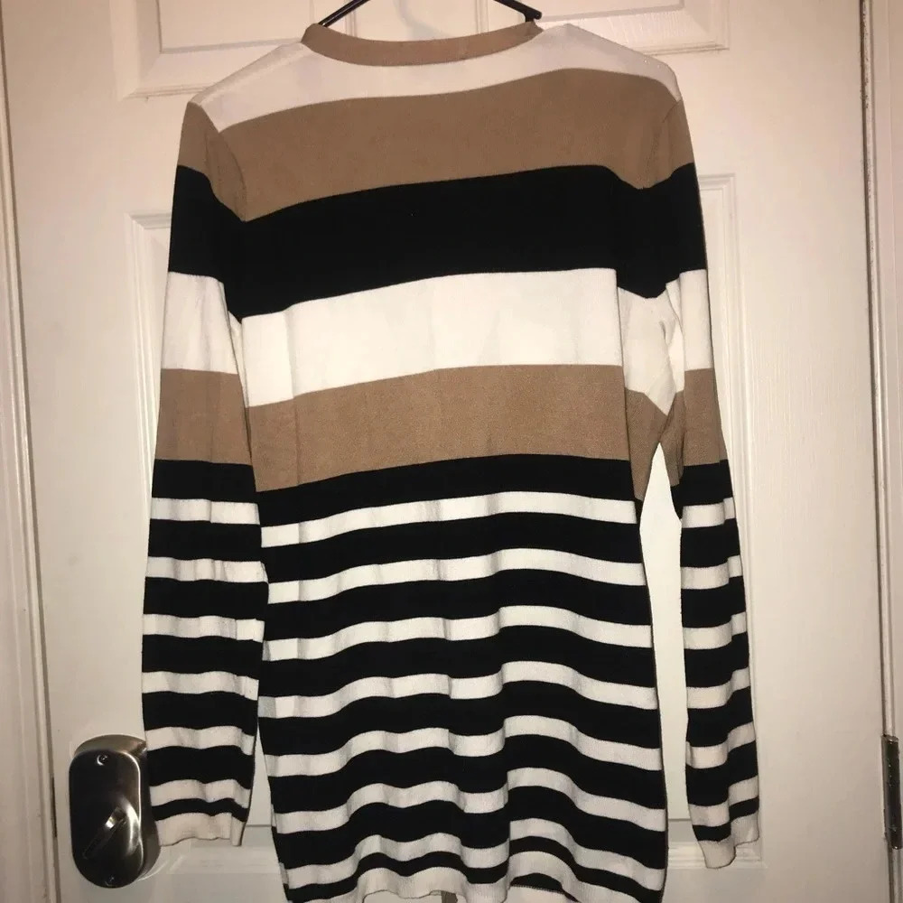 🧾 Striped Sweater - Picture 4 of 5